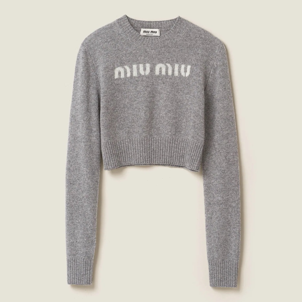 MIU MIU Cashmere Wool Soft Knit Intarsia Logo Raglan Long Sleeve Crop Sweater